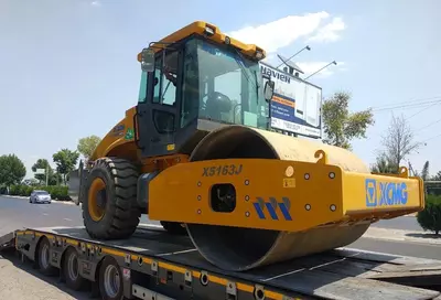 XCMG XS163J bir barabanli bandajsiz (qoplamasiz) yo‘l tekislagich (katok)