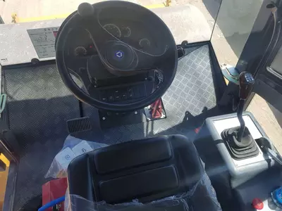 XCMG XS163J bir barabanli bandajsiz (qoplamasiz) yo‘l tekislagich (katok)