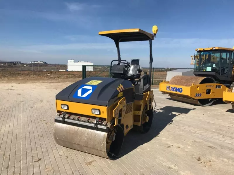 ООО «YEMA GROUP INTERNATIONAL» - Двух барабанный вибрационный каток 4 тоник XCMG