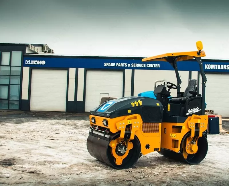 Двух барабанный вибрационный каток 4 тоник XCMG Дорожные катки