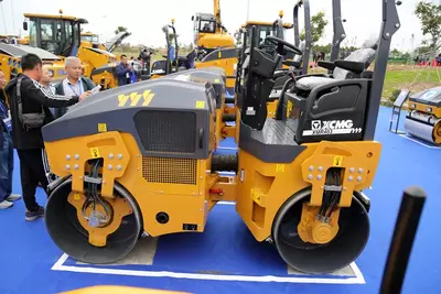 Двух барабанный вибрационный каток 4 тоник XCMG