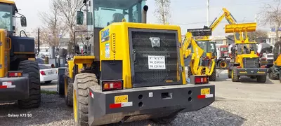 Фронтальный погрузчик xcmg lw300kn