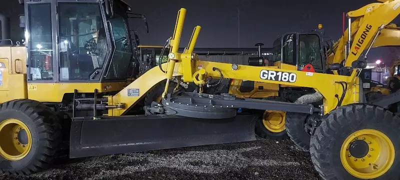  Авто грейдер XCMG GR180 - 