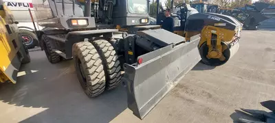 XCMG XE210WD g‘ildirakli ekskavator
