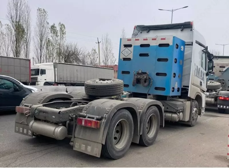  Тягач Howo-Max 440 6x4 CNG метан газли (2 мост  подушкали) Chakana savdo