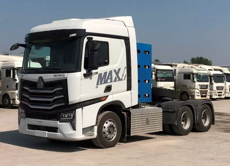Тягач Howo-Max 460 6x4 CNG газовый на метане (2 моста, пневмоподвеска)