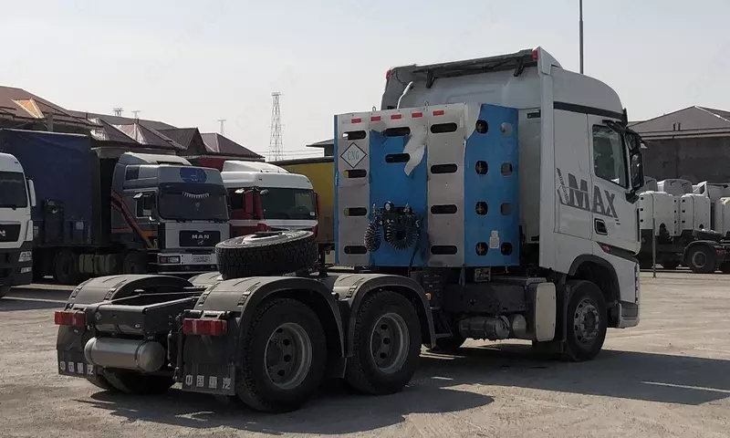 Тягач Howo-Max 460 6x4 CNG газовый на метане (2 моста, пневмоподвеска)