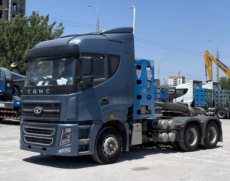 Тягач CAMC H9-410 6x4 CNG метан газли (2 мост  подушкали)