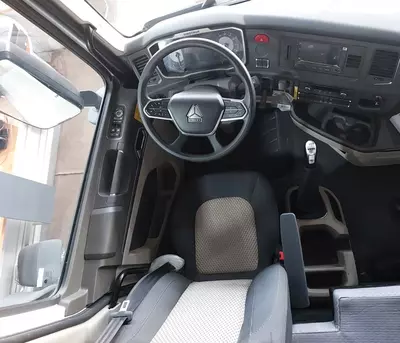 Автофургон Howo-Max 480 8x4 Euro 5 - 9,6 м (пневмоподвеска)