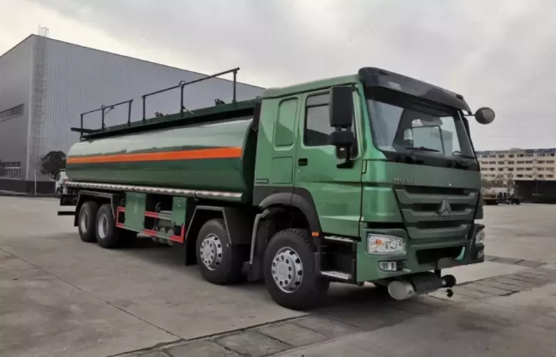 Автотопливозаправщик  автоцистерна  бензовоз Howo 8x4 - 35 куб.м