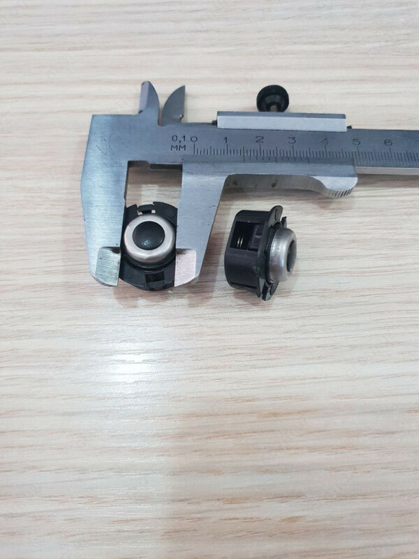 Кнопки для рейки нивелира