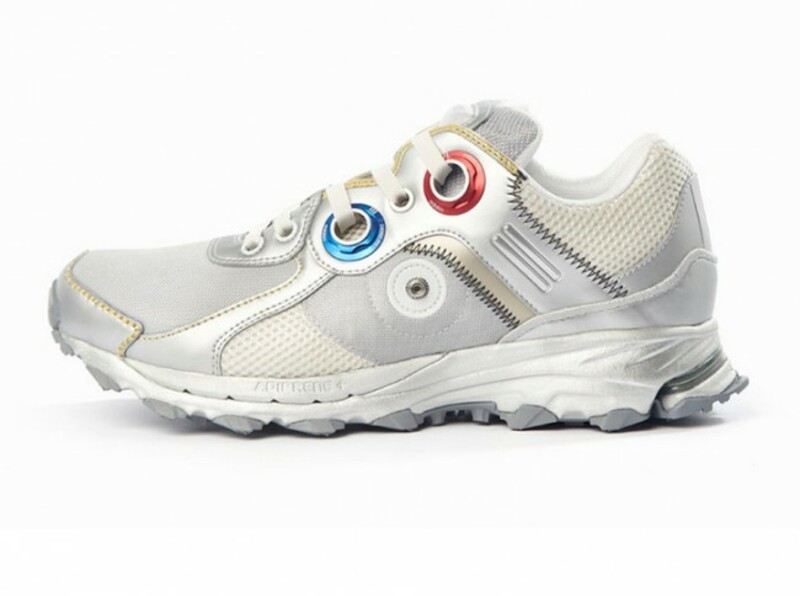 ADIDAS ВЫПУСТИЛА КРОССОВКИ В СТИЛЕ СКАФАНДРОВ NASA