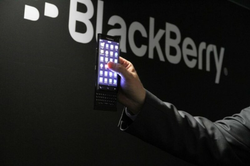 #MWC | BLACKBERRY ПОКАЗАЛА СМАРТФОН LEAP И СЛАЙДЕР С ИЗОГНУТЫМ ЭКРАНОМ