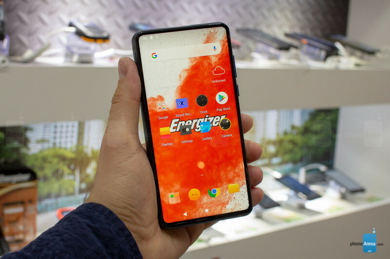 Батарея со встроенным смартфоном от Energizer: Power Max P18K Pop