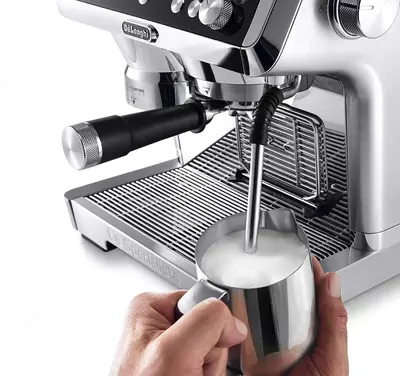 Кофеварка рожковая De'Longhi EC9355.M