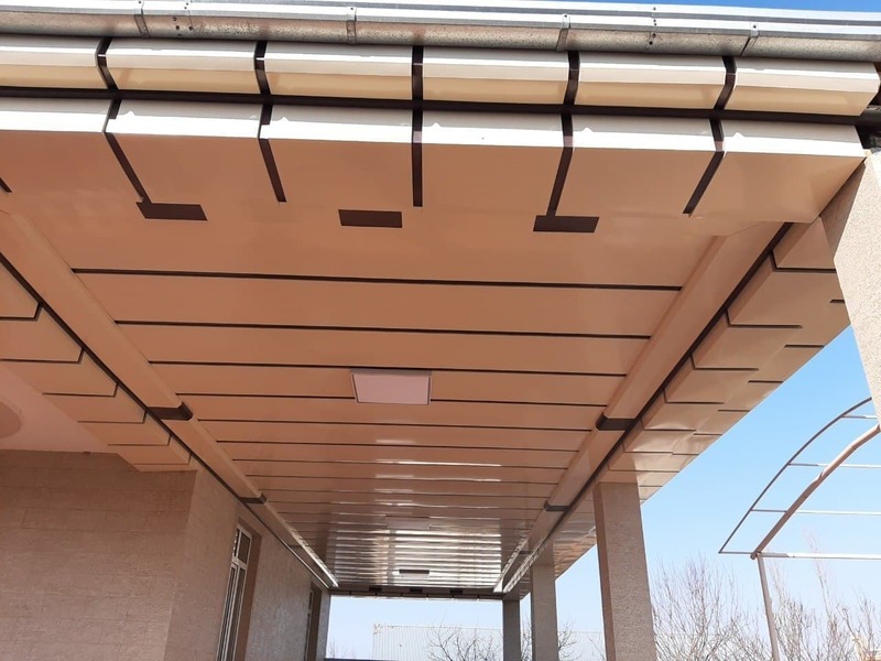 Реечный металлический потолок