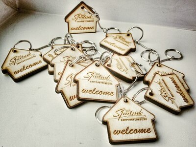 стойки из дерева