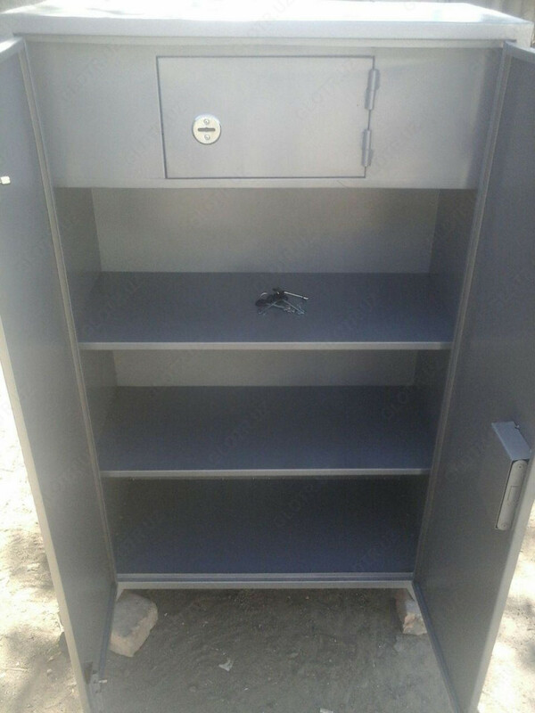 Металлический шкаф для документов