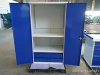 Металлический шкаф для инструментов