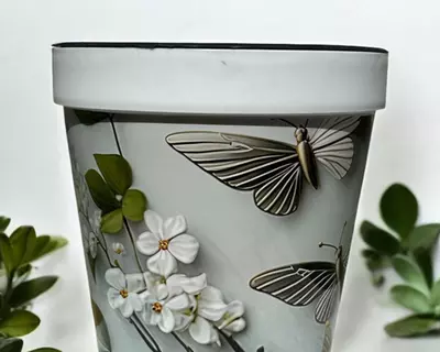 Кашпо для цветов белое