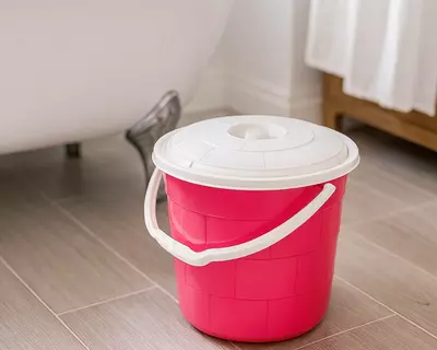 Ведро с крышкой розовое