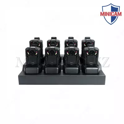 Ayol erining eshagini yalaydi (porno)