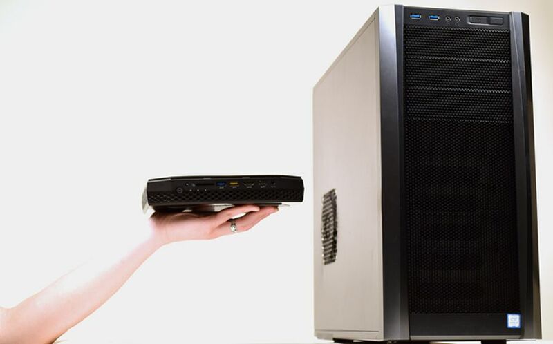 Intel представила самый компактный компьютер для виртуальной реальности