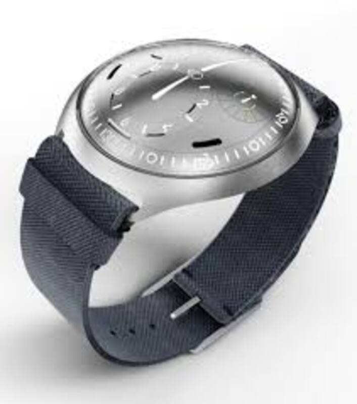 Ressence — механические часы c «умными» задатками