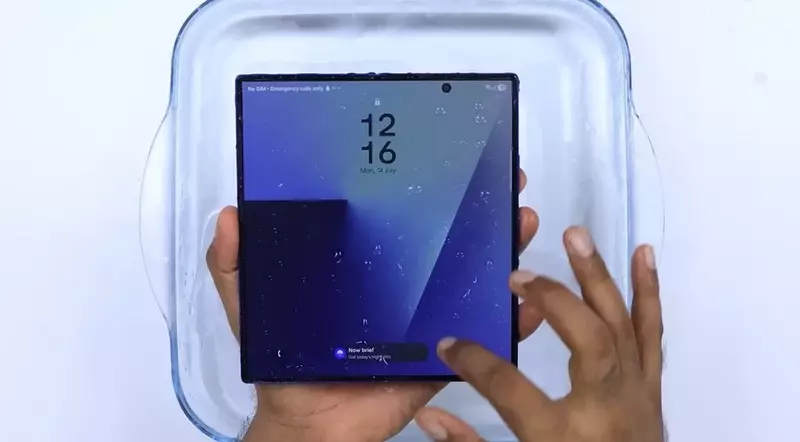 Samsung разрабатывает самовосстанавливающиеся дисплеи для складных смартфонов