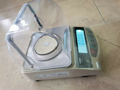 Весы аналитические электронные 220V-50Hz. Точность 0,001 г до 320гр