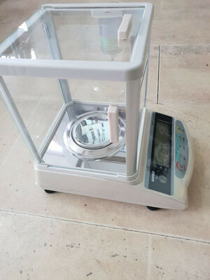 Весы аналитические электронные 220V-50Hz. Точность 0,001 г до 320гр