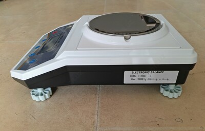 Elektron balans HC-B aniqligi 0,1 / 3000 gr