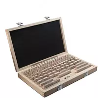 Набор концевых мер состоит из 122 мер  включает в себя меры в диапазоне 0 5-100 мм.