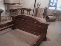 Деревянные кровати.