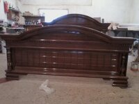   Деревянные кровати.