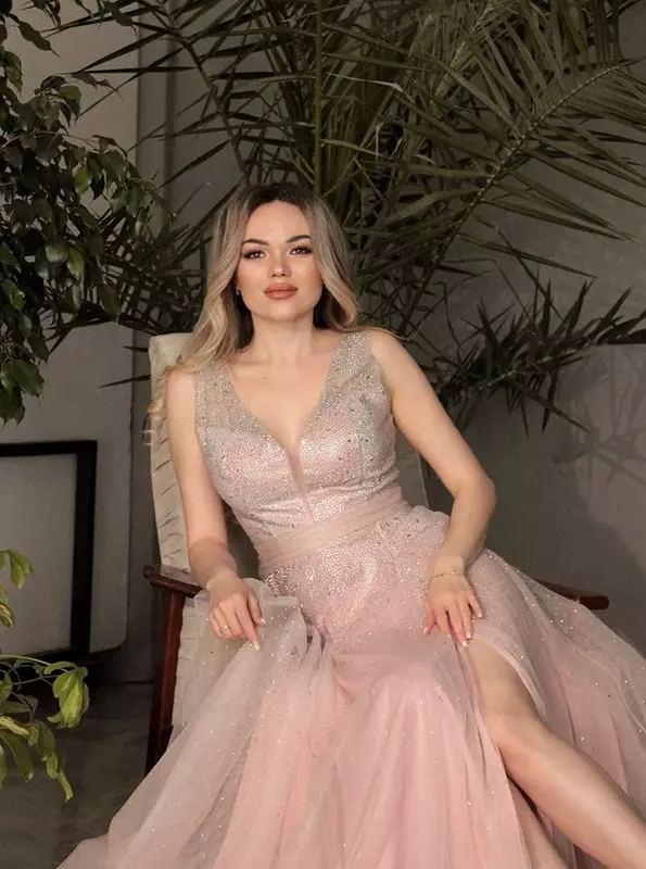Вечерний платья нежно розового цвета