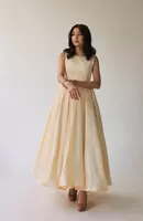 Yumshoq shaftoli rangidagi o'spirin kechki libosi - по запросу