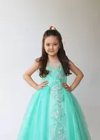 Нежное платье бирюзового цвета для девочки