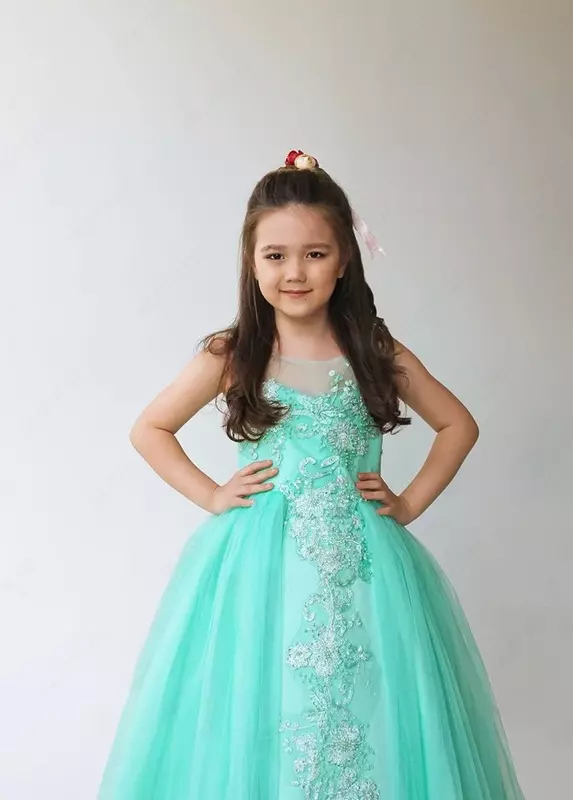 Нежное платье бирюзового цвета для девочки