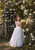 Платье для девочки с нежными цветочками