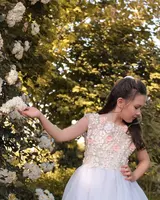 Платье для девочки с нежными цветочками - по запросу