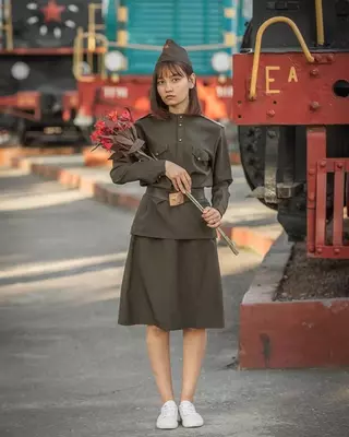 Женский военный костюм