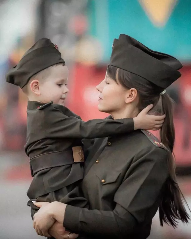 Женский военный костюм - по запросу