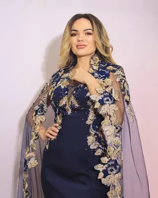 Poezd bilan olijanob ko'k rangdagi kechki libos - Narx so&#039;rov asosida