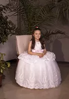  Qiz uchun atlas pushti kamar bilan oq libos. - 