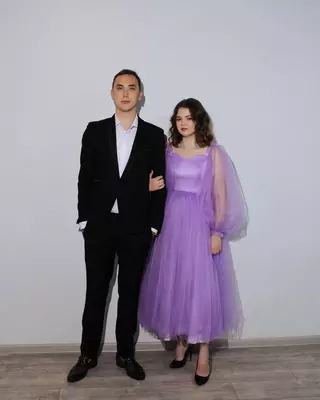 Платье для вальса и смокинг на выпускной