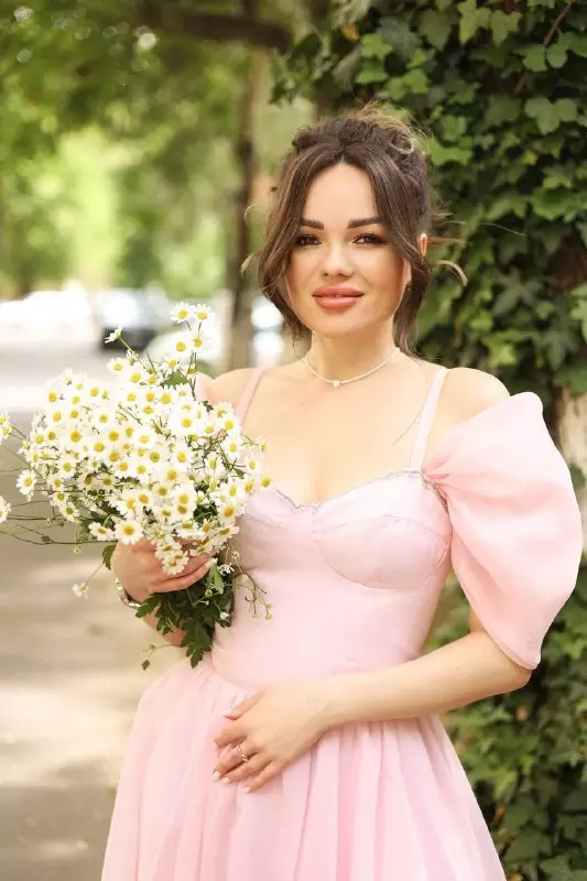 Вечернее платье розового цвета