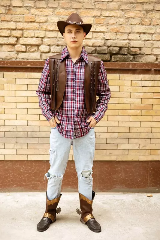 Erkaklar va ayollar uchun kovboy kostyumlari - по запросу