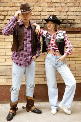 Erkaklar va ayollar uchun kovboy kostyumlari SvetlanaS