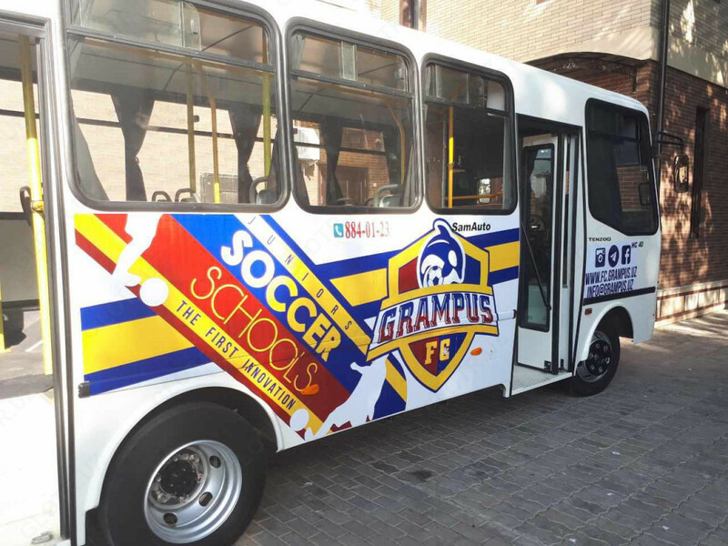 Реклама на бортах автобусов